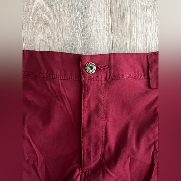 Duluth Trading Company Women's Plus Dry on the Fly Capris Rouge Red - Size 16 - Picture 3 of 10